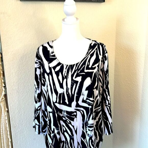 Women's Maggie Barnes Asymmetrical 3/4 Sleeve Tunic Top ~ Size 1X - Picture 3 of 5